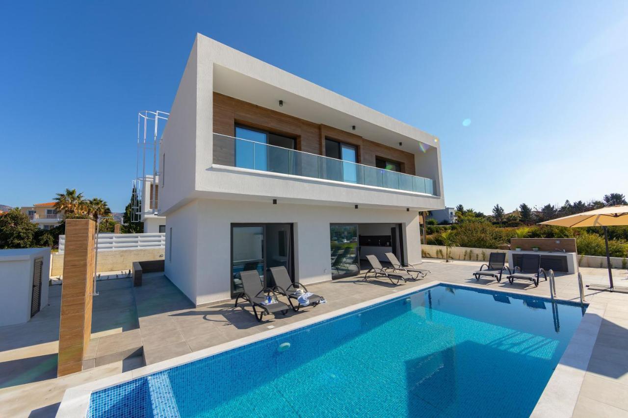Villa Marlene, Walking Distance To Coral Beach! เปเยีย ภายนอก รูปภาพ