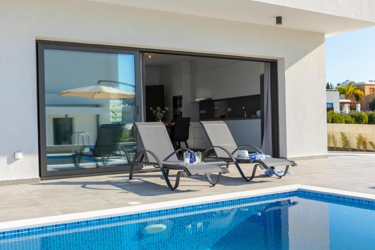 Villa Marlene, Walking Distance To Coral Beach! เปเยีย ภายนอก รูปภาพ