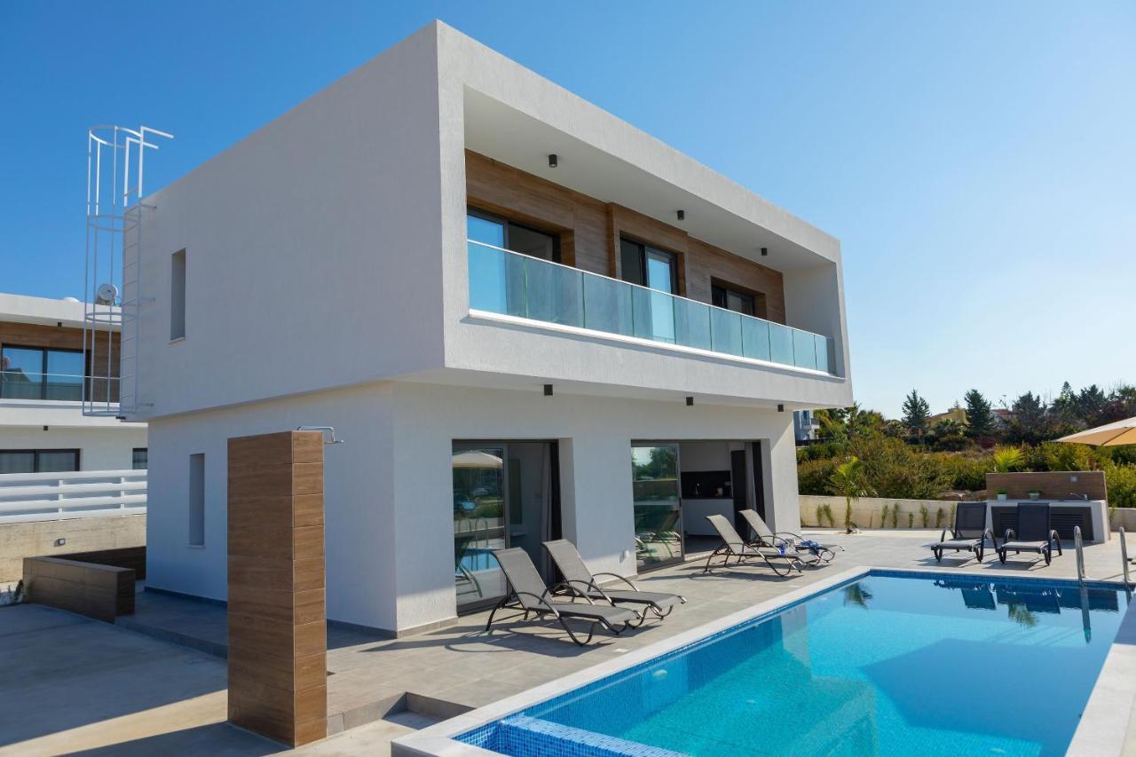 Villa Marlene, Walking Distance To Coral Beach! เปเยีย ภายนอก รูปภาพ