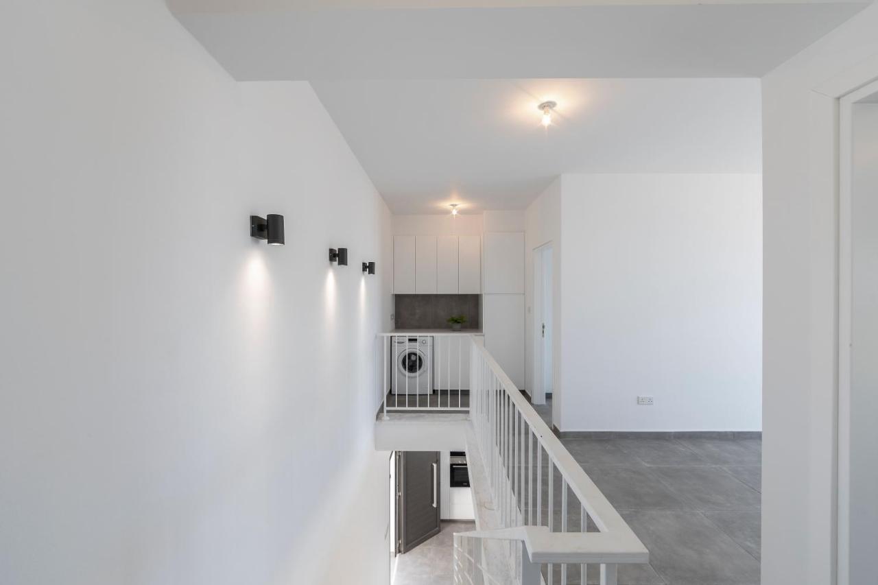 Villa Marlene, Walking Distance To Coral Beach! เปเยีย ภายนอก รูปภาพ