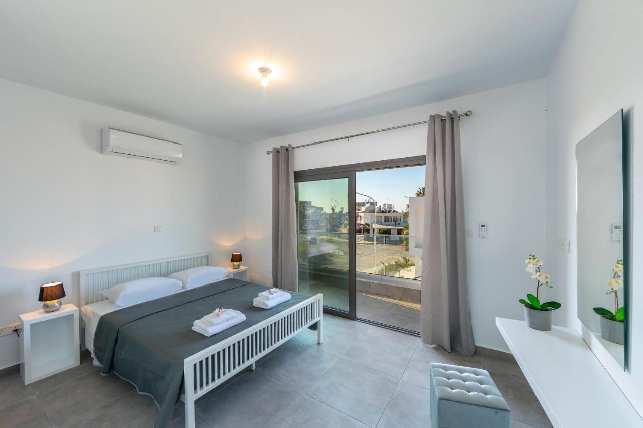 Villa Marlene, Walking Distance To Coral Beach! เปเยีย ภายนอก รูปภาพ